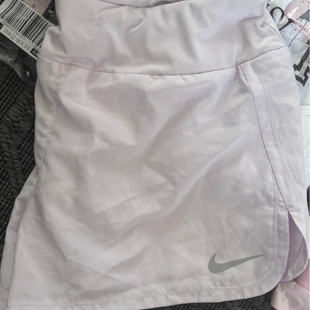 Nike Dri Fit Shorts
New wo Tag
Blush Pink